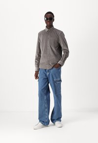 DRYKORN LIET - Button down-skjorte - grey