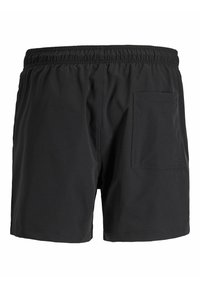 Shorts noirs à taille élastique avec une unique poche arrière carrée du côté droit, en tissu léger.