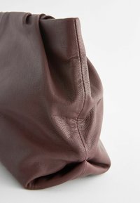 Next OVERSIZED - REGULAR FIT - Pisemska torbica - berry red