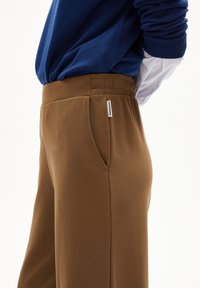 ARMEDANGELS HIMAARI - Stoffhose - dried moss