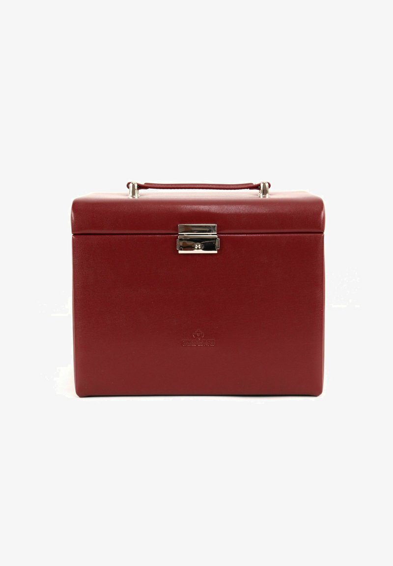 Étui de rangement en cuir rouge de forme rectangulaire, avec un fermoir en métal argenté et une poignée supérieure. Texture lisse avec un logo embossé à l'avant.