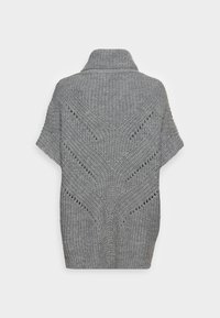 Poncho gris en maille avec un col montant, présentant un motif texturé avec des détails en ajouré et des manches courtes pour une coupe décontractée.
