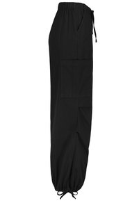 Schwarze, leichte Cargo-Hosen mit einem elastischen Bund, seitlichen Taschen und einem Kordelzugsaum. Enthält eine große Cargo-Tasche.