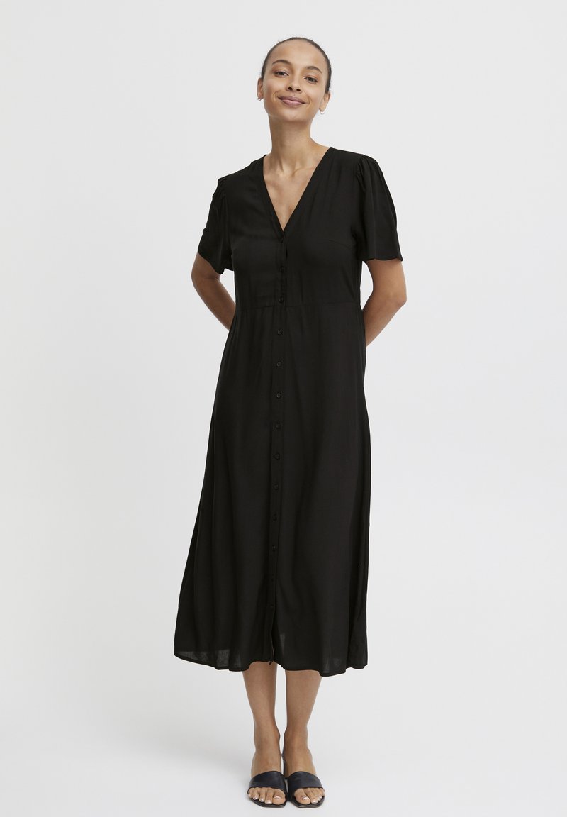 Vestido negro de botones con mangas cortas abullonadas, escote en V profundo y longitud midi, confeccionado en una tela suave para un ajuste relajado.