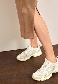 Next MATERNITY NURSING SHORT SLEEVE DRESS - Strikkjoler - neutral