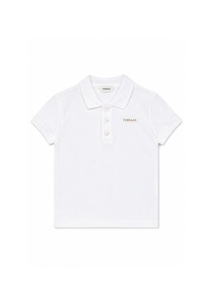 Biała koszulka polo z krótkim rękawem, trzema guzikami i małym logo "Versace" na lewej piersi.
