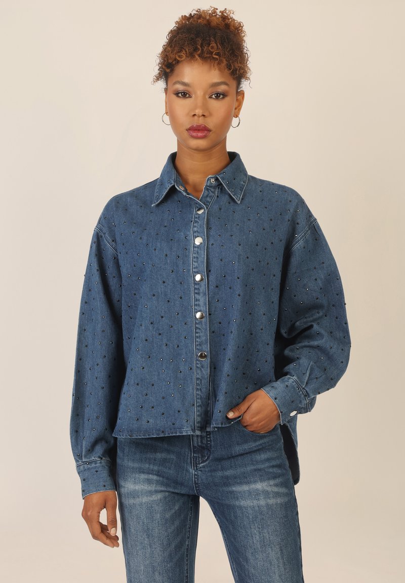 Apart MIT KRISTALLSTEINEN - Overhemdblouse - mittelblau
