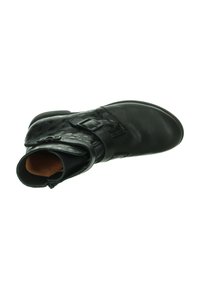 Schwarze Leder-Ankle-Boots mit strukturiertem Obermaterial, Schnallen-Details, runder Zehenpartie und seitlichem Reißverschluss. Innenausstattung mit beiger Fütterung.