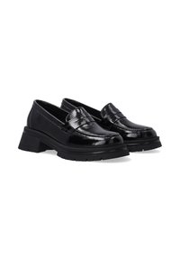 Zwarte gepatineerde leren loafers met een ronde neus, lage blokhak en een gestructureerde penny band detail. Stevige rubberen zool voor grip.