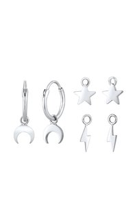 Sølv ringeøreringe med halvmåne charm, to stjerne charms og to lyn charms. Glat overflade og minimalistisk design.