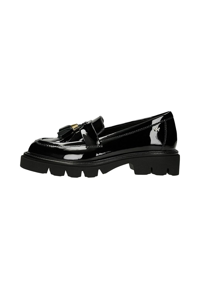 Zwarte gepatenteerde leren loafers met een chunky rubberen zool, voorzien van een decoratieve kwast en goudkleurige hardware aan de voorkant.