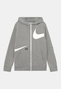 Grå zip-up hoodie i mjukt tyg, med vita Nike swoosh-loggor på framsidan och ärmen, samt framfickor och huva.