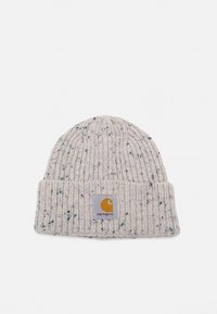 Gorra de punto en gris claro con motas multicolores. Presenta una textura de canalé y un dobladillo con un parche de logo gris.