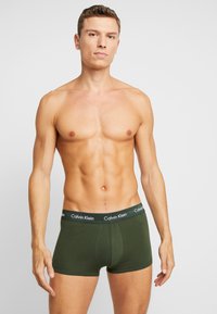 Calvin Klein Underwear LOW RISE TRUNK STRETCH 3 PACK - Cuecas boxer - pink/blue/black