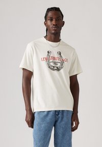 Levi's® RELAXED FIT - Printtipaita - egret