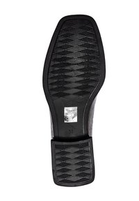 Czarna podeszwa buta z teksturowanym wzorem w diamenty, płaski obcas i wytłoczone logo. Rozmiar oznaczony jako 38. Materiał gumowy zapewniający trwałość.