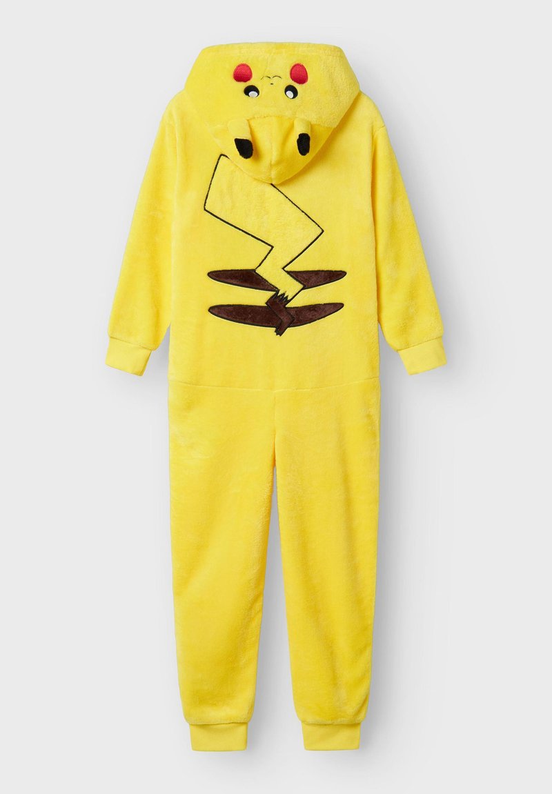 Gelbes Fleece-Einteiler mit Kapuze, die das Gesicht von Pikachu zeigt, mit einem Blitz-Design auf dem Rücken und gerippten Bündchen für den Komfort.
