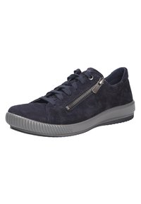 Marineblauer Wildlederschuh mit strukturiertem Obermaterial, runder Zehenpartie und grauer Gummisohle. Verfügt über Schnürsenkel und einen seitlichen Reißverschluss für zusätzlichen Komfort.