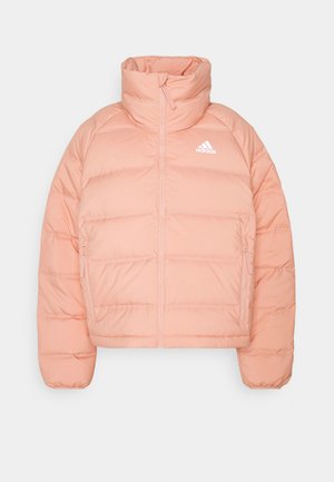 Rosa puffjacka med hög krage, dragkedja och två sidofickor; har quiltade detaljer och en Adidas-logotyp på bröstet.