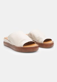 Bata Pantofle - bianco
