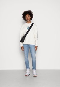 Tommy Jeans GLOBAL UNITEES CREW - Felpa - ivory
