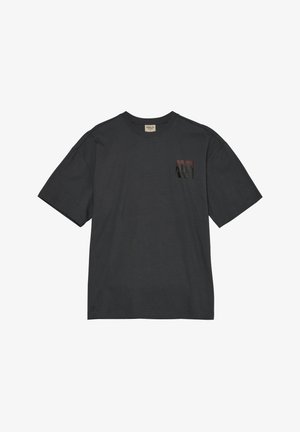 Kurzärmliges, dunkelgraues T-Shirt aus Baumwolle. Verfügt über eine kleine, gemusterte Tasche auf der linken Brust mit einem kontrastierenden Design.