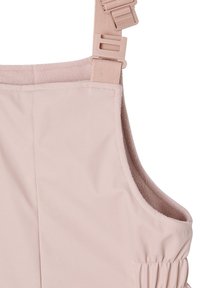 Rosa Softshell-Latzhosen mit Fleece-Futter, ausgestattet mit verstellbaren Trägern und gerafften seitlichen Details für eine bequeme Passform.