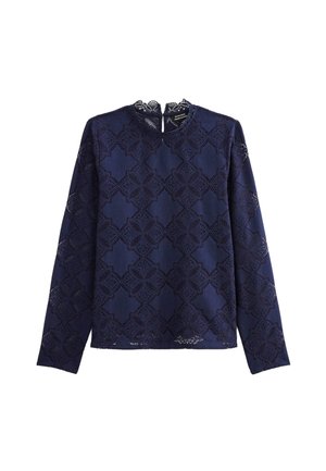 Haut bleu marine à manches longues avec un détail en dentelle complexe présentant un motif géométrique et un petit col au niveau de l'encolure.