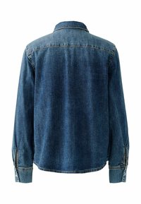 Dunkelblaues Denimhemd mit klassischem Kragen, langen Ärmeln, knöpfbaren Manschetten, geradem Saum und dezentem Ausbleichen für mehr Struktur.