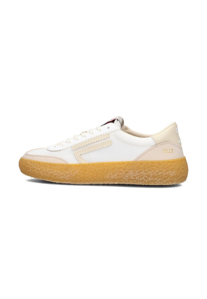 Witte sneaker met een gestructureerde bovenkant, crèmekleurige accenten en een dikke, doorzichtige gumrubberen zool. Heeft een vetersluiting en een logo detail.