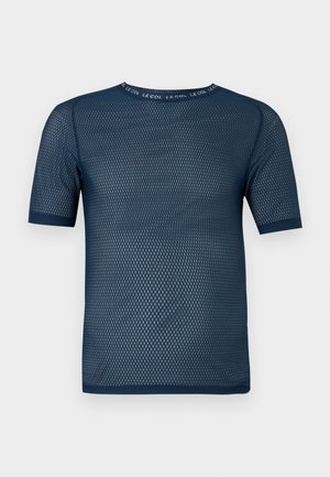 Top bază pentru ciclism cu mânecă scurtă și plasă, de culoare bleumarin, cu logo "LE COL" pe guler, prezentat din spate pe fundal alb.