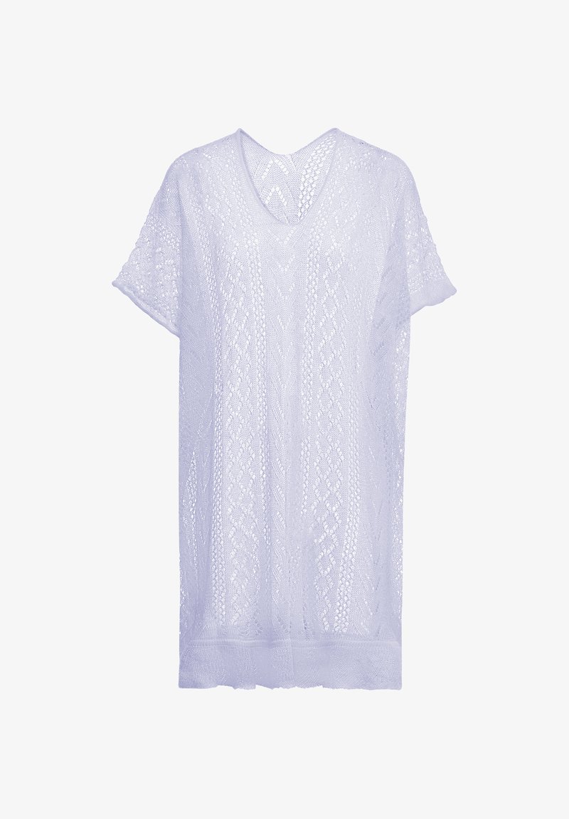 Ljus lavendelfärgad stickad tunika med V-hals, korta ärmar och intrikata spetsmönster genom hela plagget, som har en lös passform och texturerad yta.