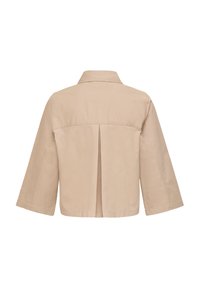 Smėlio spalvos švarkas su nugaros kloste, ilgomis rankovėmis ir apykakle. Pagamintas iš minkštos medžiagos, pasižymi paprastu ir vientisu dizainu.