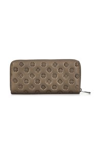 Rechthoekige ritsportemonnee in gestructureerd taupe leer, met geperste geometrische patronen en een rits met zilverkleurige hardware.
