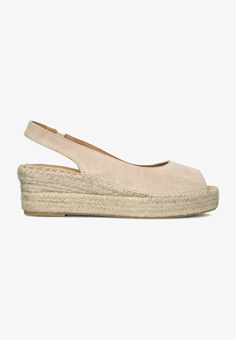 Sandale espadrille compensée en cuir suédé beige avec bout ouvert, semelle plateforme en jute tressée et bride arrière.