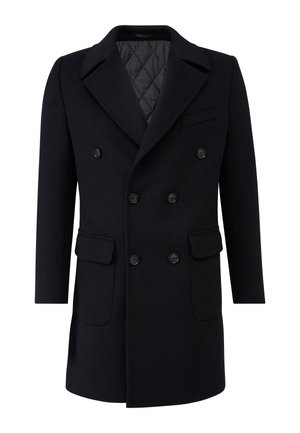 Cappotto doppiopetto in lana nera con ampe rever, dotato di due tasche frontali, chiusura con bottoni e fodera interna trapuntata.