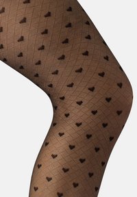 T medias negras con un diseño de diamantes y pequeños motivos en forma de corazón, elaboradas con un material transparente de textura suave.