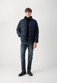 Tommy Hilfiger PUFFER JACKET - Jachetă cu puf - desert sky