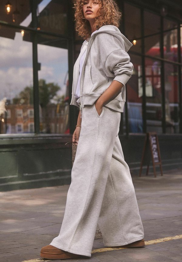 WIDE JOGGERS - Jogginghose