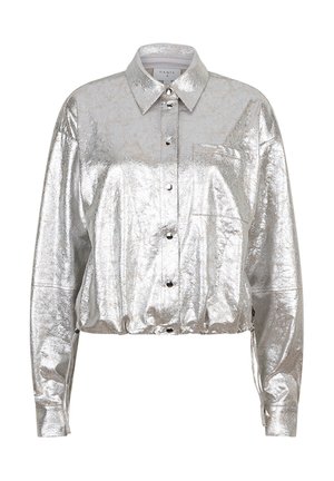 Zilveren metallic button-up shirt, met een kraag, lange mouwen, een cropped zoom en een enkele borstzak, met een gladde, glanzende textuur.