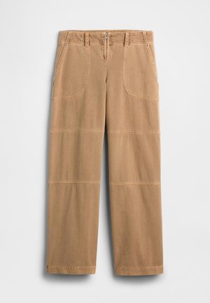 GAP GAP SANDY LIANG LOW RISE UTILITY PANTS - Stoffhose - mojave