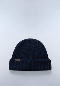 Berretto lavorato a maglia di colore blu navy con una texture a coste e design con risvolto. Presenta un piccolo tag con logo metallico sul davanti.