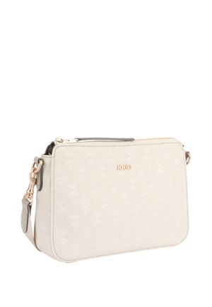 Bolso rectangular de color crema con un sutil estampado floral, letras del logo en dorado y correa de hombro desmontable con herrajes dorados.