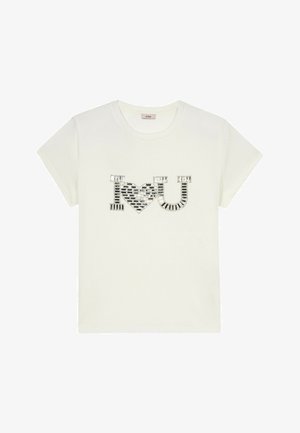 Tricou alb din bumbac cu un desen grafic ce include „I”, o inimă și „U” în negru și argintiu, cu modele integrate și accente metalice.