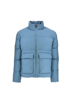 Doudoune bleu clair avec col montant, fermeture éclair à l'avant et deux grandes poches à rabat sur le devant.