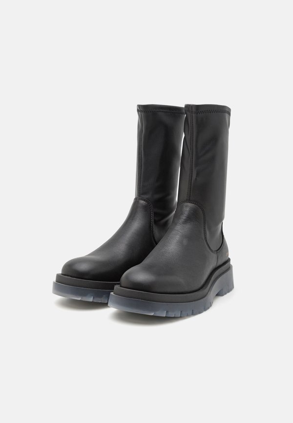 CPH1006 - Platform boots4