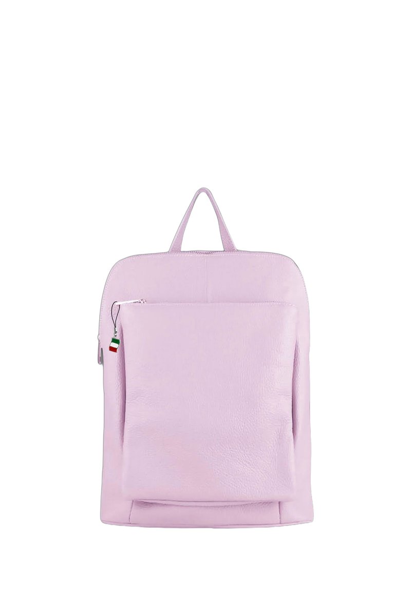 Roze leren rugzak met een gladde textuur, voorzien van een voorste ritsvak en een handgreep bovenop. Minimalistisch ontwerp met strakke lijnen.
