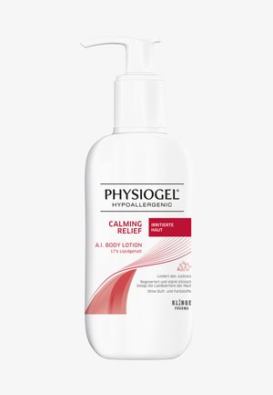 Physiogel hypoallergene Körperlotion in der Pumpflasche mit der Aufschrift "Beruhigende Linderung" für irritierte Haut mit 17 % Lipidgehalt von Klinge Pharma.