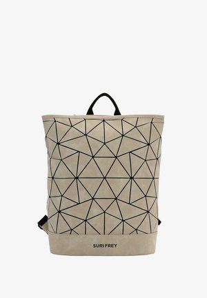 Sac à dos géométrique beige avec un motif triangulaire noir, des accents noirs et une poignée supérieure pour un transport facile.