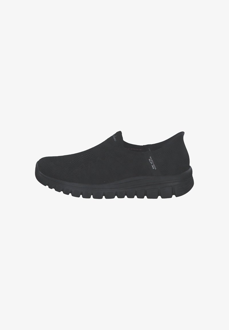 Schwarze Slipper aus strukturiertem Mesh-Obermaterial, mit runder Zehenpartie und einer dicken, gepolsterten Gummisohle für Komfort. Minimale Markeninformationen sind vorhanden.
